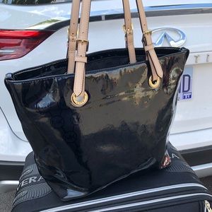 Michael Kors shiny Black and Tan handbag-Excellent